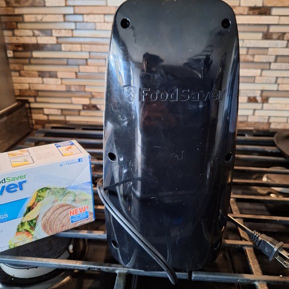 Food Saver with Containers and bags - Picture 4 of 5